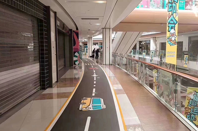商场遛趣运动会跑道